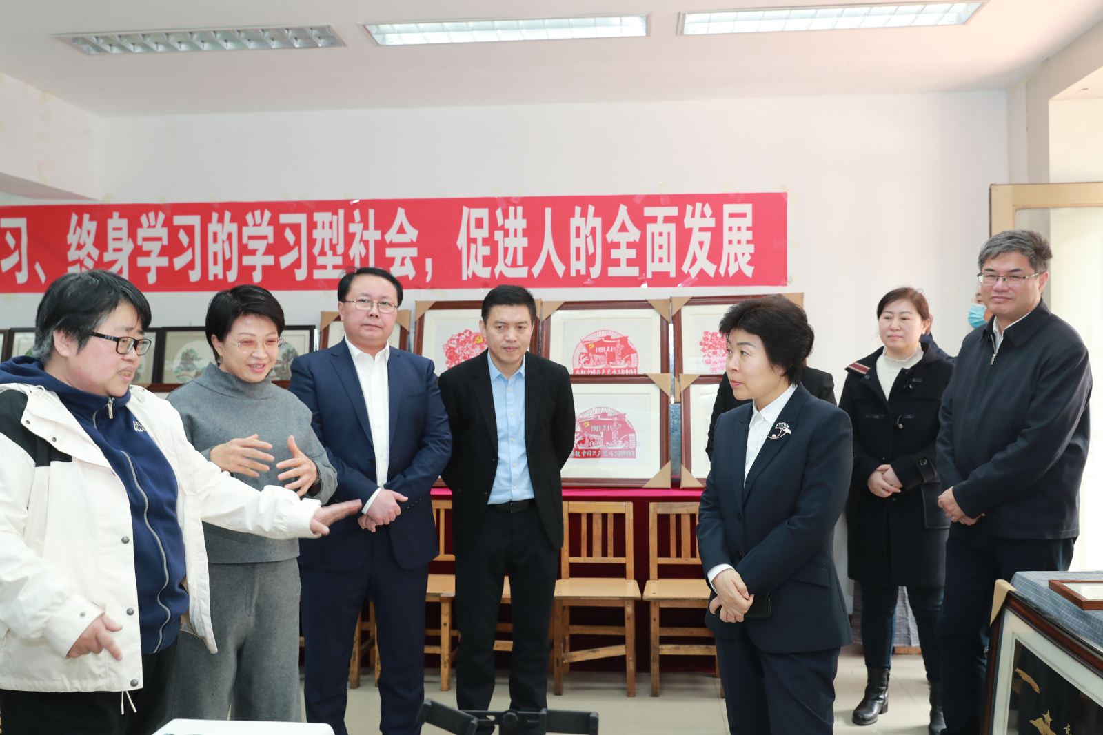 市领导走访南岗区社区教育学院民间艺术体验基地